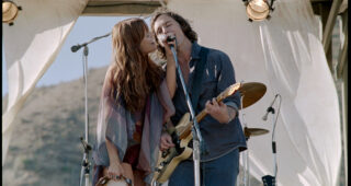 Daisy Jones & The Six : photo, Riley Keough, Sam Claflin