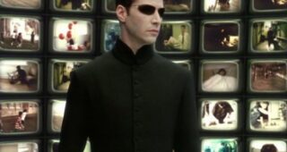 Matrix Reloaded : Neo dans la salle des TV