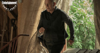 Rabbit Hole : Photo Kiefer Sutherland
