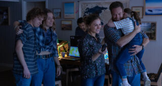 La Jeune Fille et la Mer : photo, Josh Lawson, Anna Paquin, Bridget Webb, Stacy Clausen, Cliff Curtis