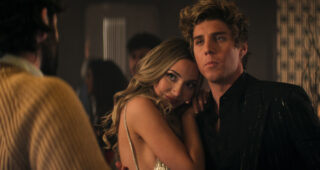 YOU : photo, Penn Badgley, Tilly Keeper, Lukas Gage