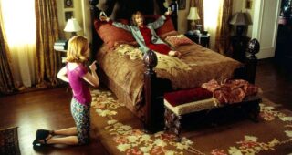 Mrs. Tingle : photo, Helen Mirren, Marisa Coughlan