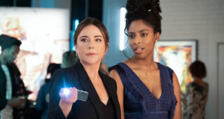 Shrinking : photo, Christa Miller, Jessica Williams