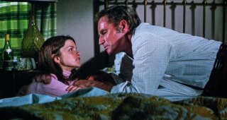 Tremblement de terre : Photo Geneviève Bujold, Charlton Heston