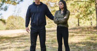 True Lies : Photo Steve Howey, Ginger Gonzaga