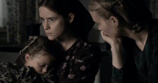 Women Talking : Photo Claire Foy, Rooney Mara