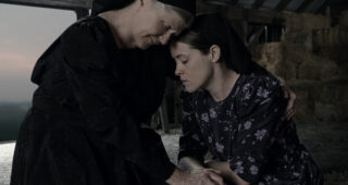 Women Talking : Photo Judith Ivey, Claire Foy