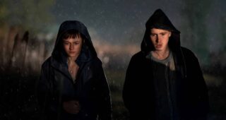 A Murder at the End of the World : Photo Emma Corrin, Harris Dickinson
