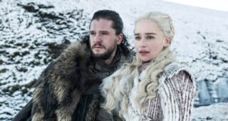Game of Thrones : Emilia Clarke révèle un détail sur sa scène avec Kit Harington