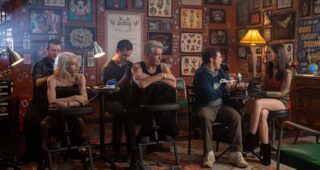 Gangsters par alliance : photo, Pierce Brosnan, Ellen Barkin, Nina Dobrev, Adam DeVine