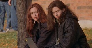 Ginger snaps : photo, Emily Perkins, Katharine Isabelle