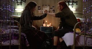 Ginger snaps : photo, Katharine Isabelle, Emily Perkins