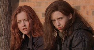 Ginger snaps : photo, Katharine Isabelle, Emily Perkins