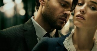 Fair Play : Photo Phoebe Dynevor, Alden Ehrenreich