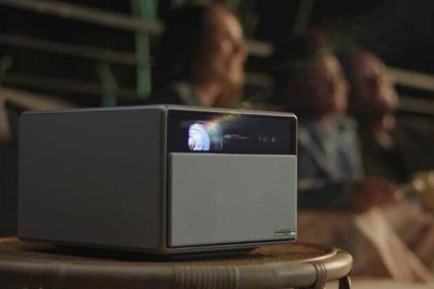 High-tech base de données : projecteur XGIMI Horizon Ultra en action