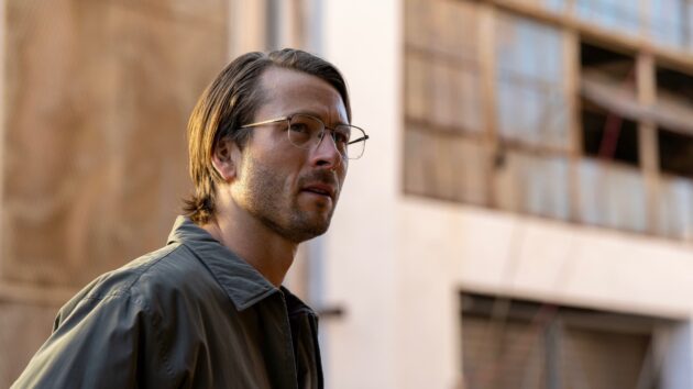 Hit Man : Photo Glen Powell