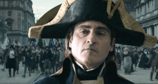 Napoléon : Joaquin Phoenix défait une insurrection royaliste