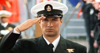 Piège en haute mer : le Die Hard sur l'eau qui forge la légende de Steven Seagal