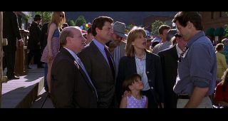 Le Pic de Dante : photo, Linda Hamilton, Pierce Brosnan