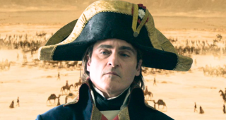 Napoléon : Ridley Scott répond aux accusations d'incohérences historiques et aux critiques
