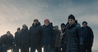 Un meurtre au bout du monde : photo, Clive Owen, Emma Corrin