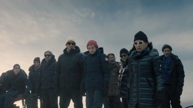 Un meurtre au bout du monde : photo, Clive Owen, Emma Corrin