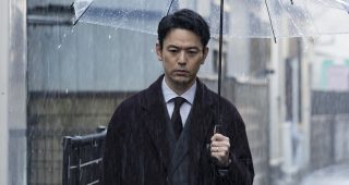 A man : photo, Satoshi Tsumabuki