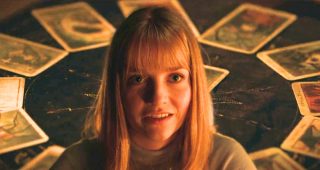 Tarot : une bande-annonce bien glauque pour ce film d'horreur dans lequel les cartes prennent vie