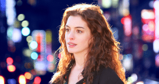 Anne Hathaway : Anne Hathaway raconte ce casting lunaire où elle a dû embrasser une dizaine d'acteurs