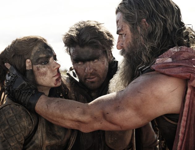 Anya Taylor-Joy, Chris Hemsworth et Tom Burke dans Furiosa