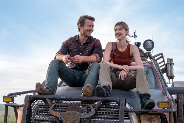 Glen Powell et Daisy Edgar-Jones dans Twisters
