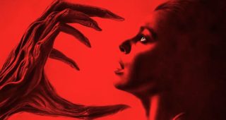 Un monstre voleur de chair dans la bande-annonce du film d'horreur et de wendigo Consumed
