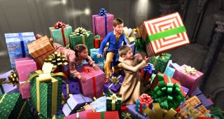 17 idées de cadeaux pour les amoureux du cinéma, selon des cinéphiles
