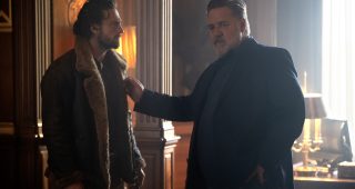 Aaron Taylor-Johnson et Russell Crowe dans Kraven the Hunter