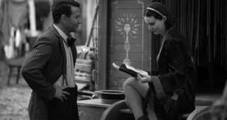 Rooney Mara et Bradley Cooper dans Nightmare Alley