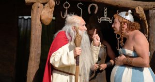 Pierre Richard et Gilles Lellouche dans Astérix et Obélix : L'Empire du Milieu