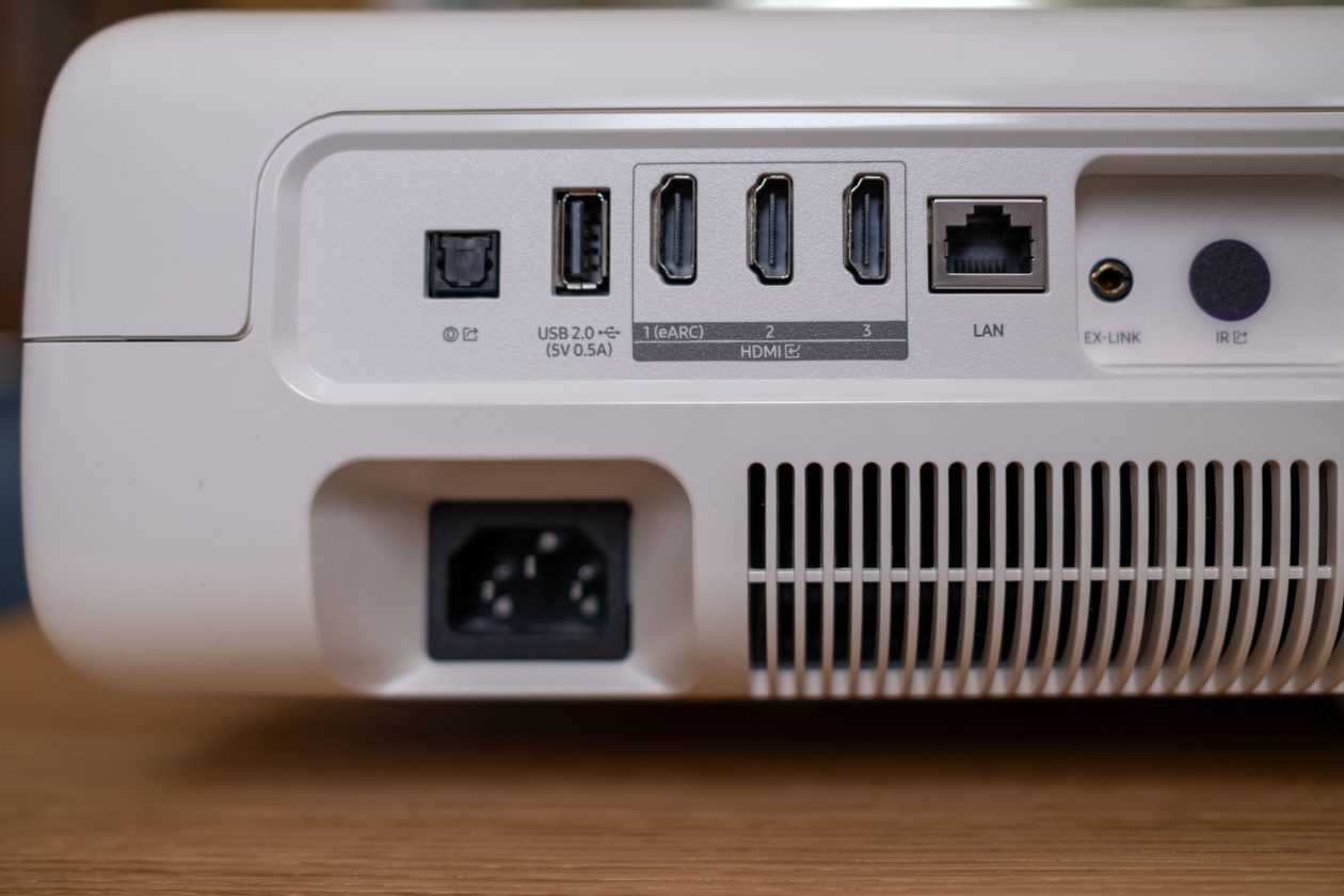 La connectique du Samsung The Premiere 7 (2024)