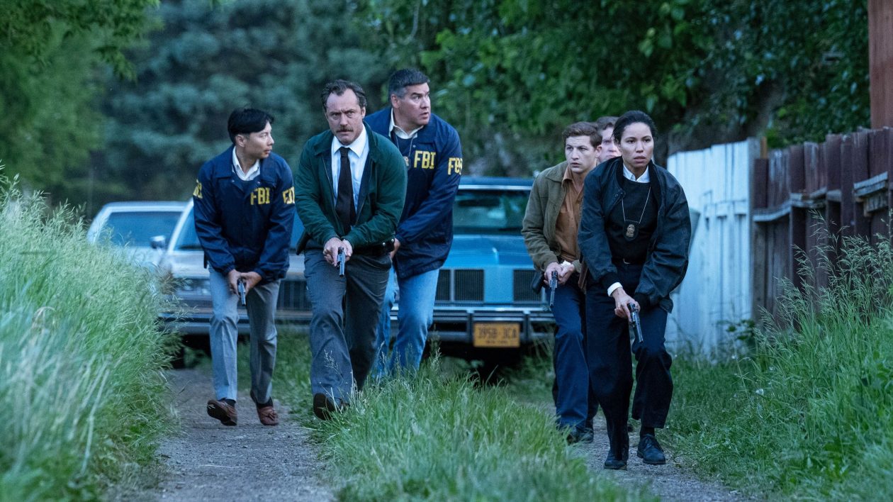 Jude Law, Jurnee Smollett et Tye Sheridan dans The Order