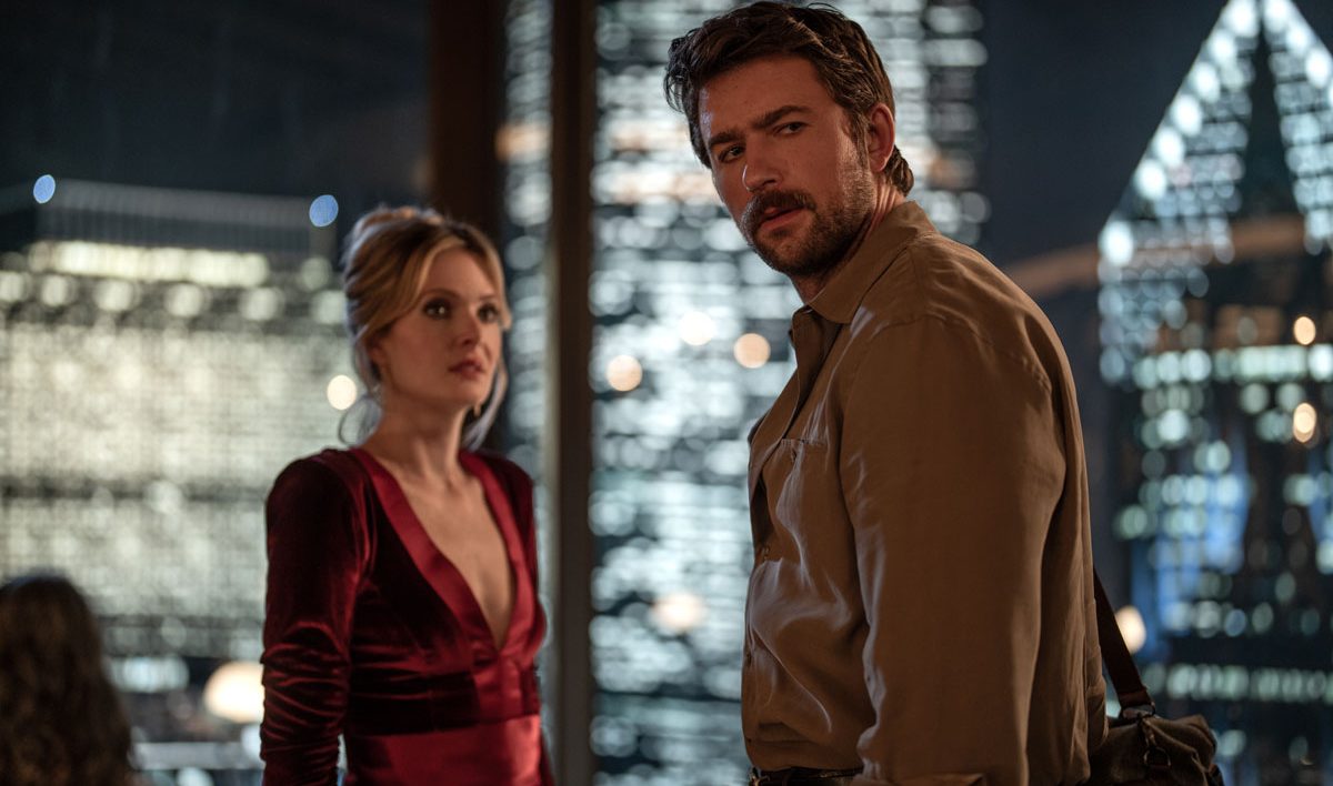 Meghann Fahy et Brandon Sklenar dans Drop Game