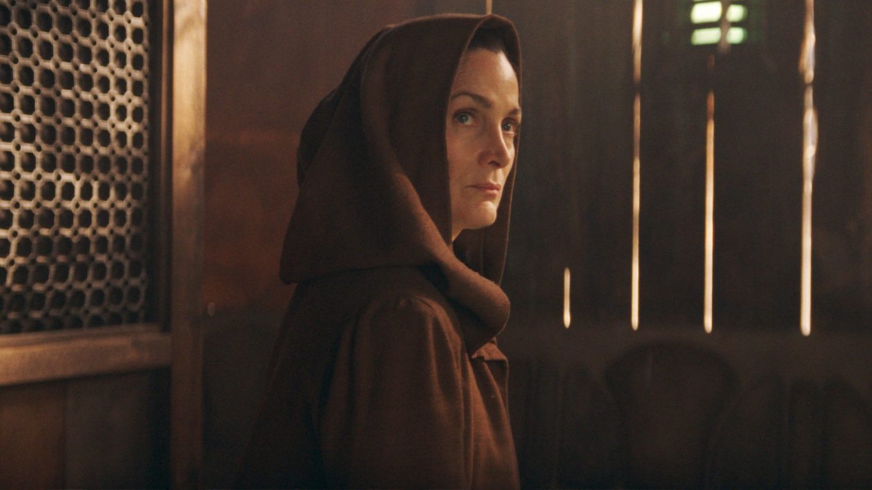 Carrie-Anne Moss the acolyte