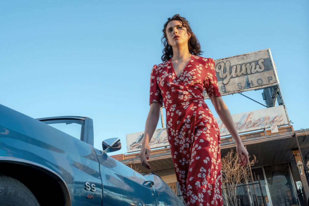 Margaret Qualley dans Honey Don't!