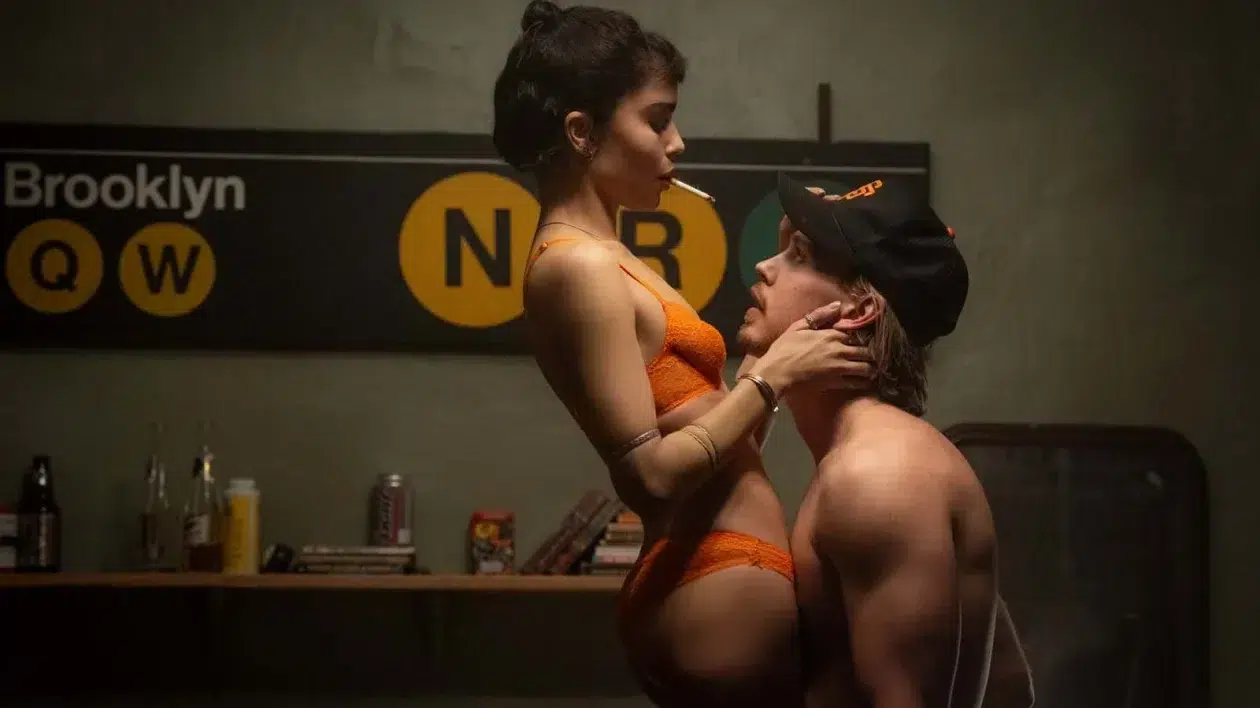 caught stealing austin butler zoe kravitz