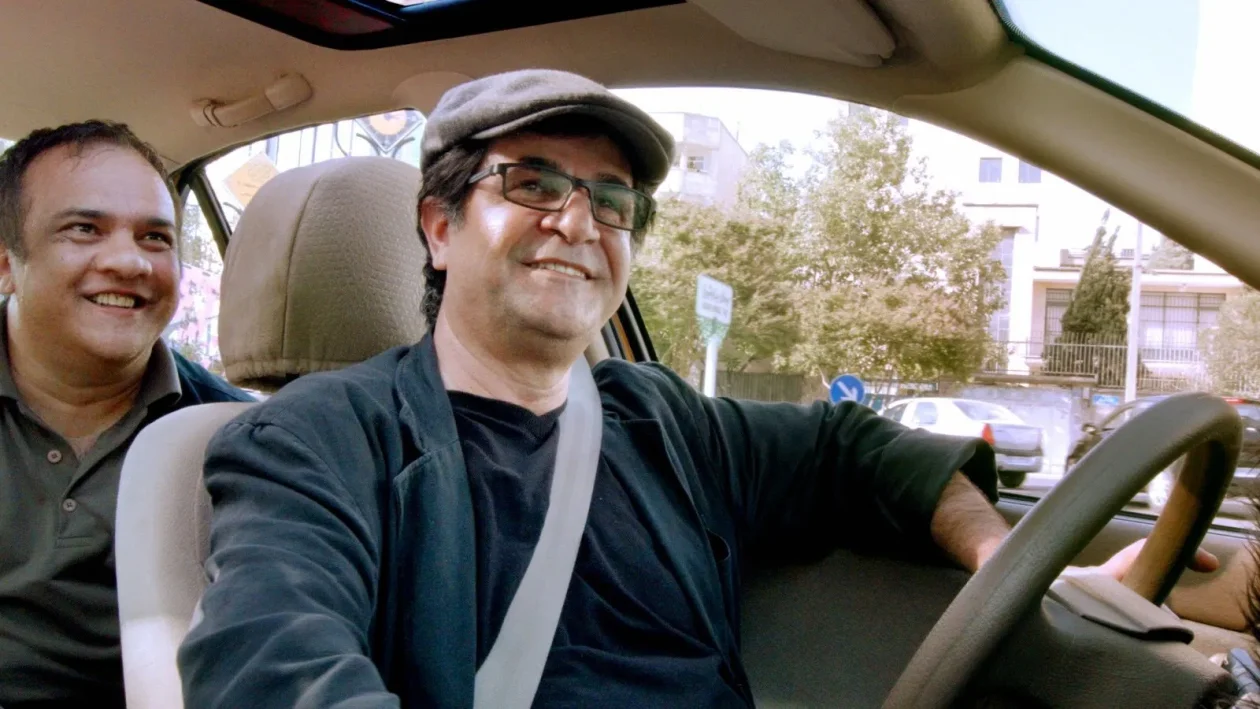 Jafar Panahi dans Taxi Teheran