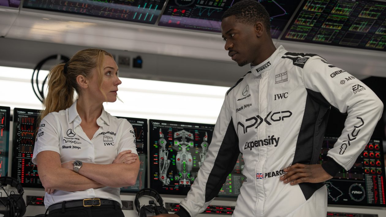 Kerry Condon et Damson Idris dans F1