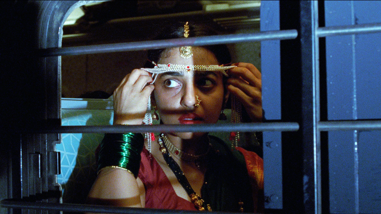 Radhika Apte Sister Midnight
