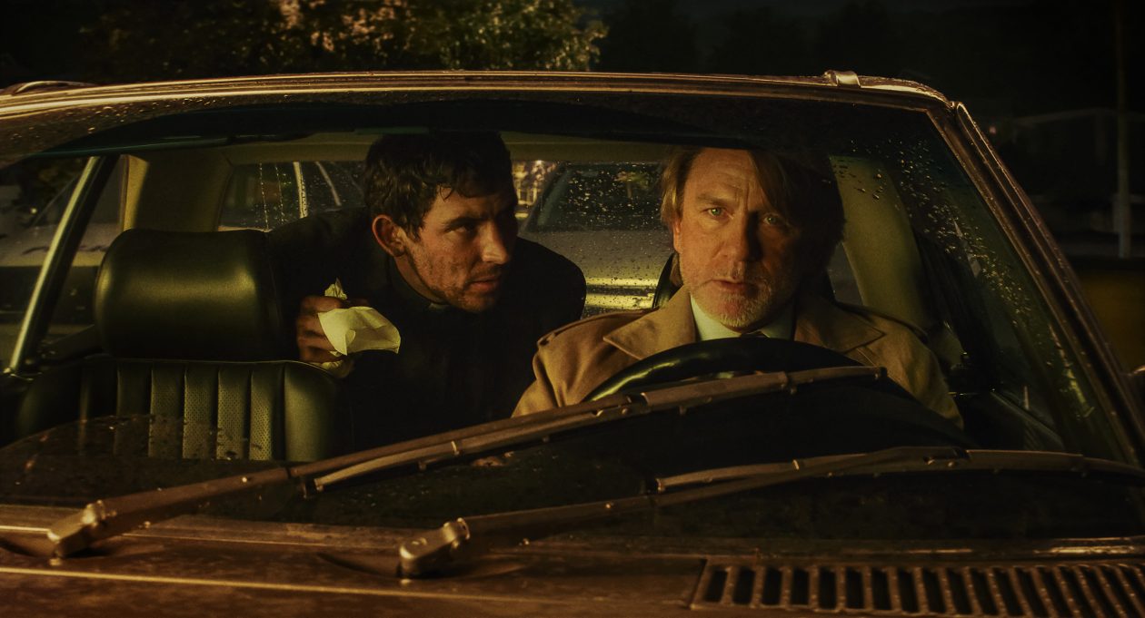 Josh O'Connor et Daniel Craig dans Wake Up Dead Man / À couteaux tirés 3