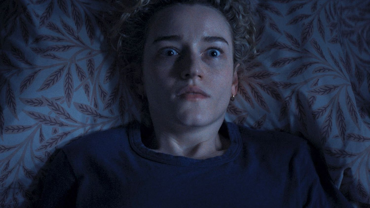 Julia Garner Evanouis