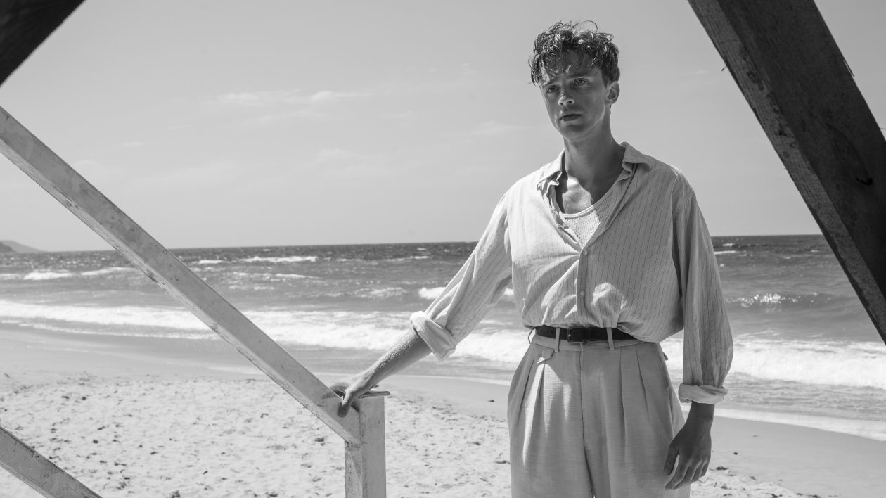 Benjamin Voisin dans L'Etranger