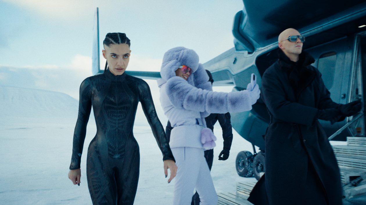 Maria Gabriela Faria, Sara Sampaio et Nicholas Hoult dans Superman