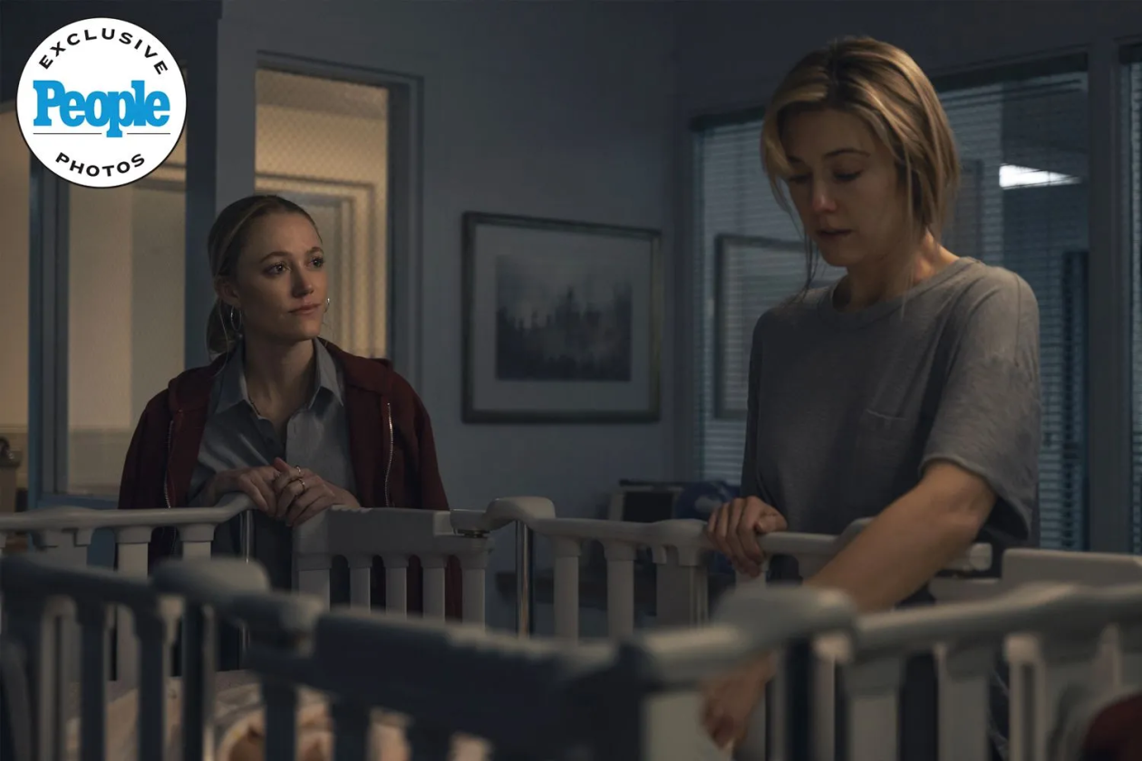Mary elizabeth winstead Maika Monroe The hand that rocks the cradle